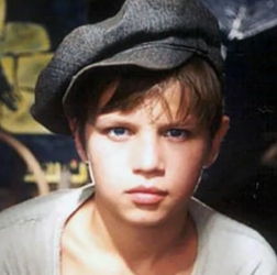 7 популярных российских и советских актеров, которые выросли в детском доме